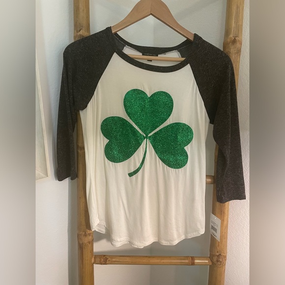 Four leaf clover top - Picture 1 of 5